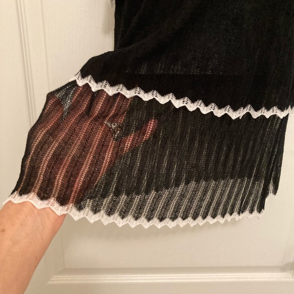 Cache SZ S Black and White Sheer textured knit fabric! So beautiful with layers! - Picture 3 of 5